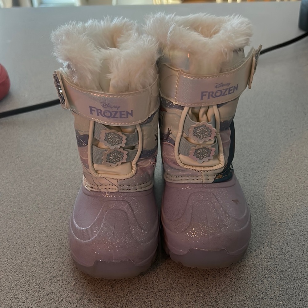 Snow boots